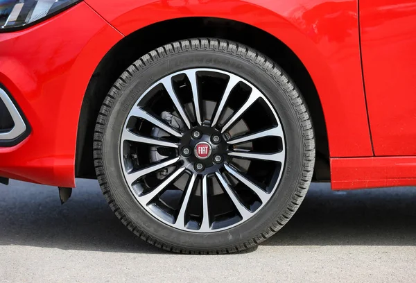 Fiat Tipo küçük bir araba. Türkiye 'de Fiat Egea, Meksika ve Orta Doğu' da Dodge Neon olarak da bilinir..