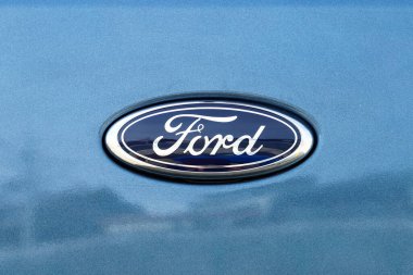 Ford Tourneo Custom Custom Eco Blue Hybrid, Ford tarafından üretilen orta boy önden çekişli bir yolcu minibüsüdür..