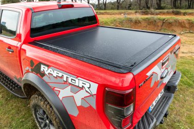 Ford Raptor, Ford Motor Company tarafından yüksek performanslı pikap kamyonetlerde kullanılan bir isim plakasıdır..