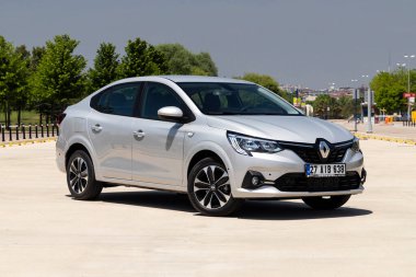Renault Taliant, Fransız otomobil üreticisi Renault tarafından 2021 yılından beri üretilen bir sedan. Renault Sembolü ile aynı platformu paylaşıyor.