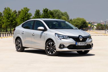 Renault Taliant, Fransız otomobil üreticisi Renault tarafından 2021 yılından beri üretilen bir sedan. Renault Sembolü ile aynı platformu paylaşıyor.