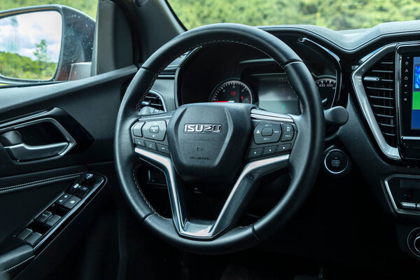 Isuzu D-Max - пикап производства Isuzu Motors с 2002 года.