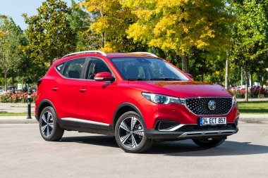  MG ZS, SAIC Motor tarafından üretilen bir SUV modelidir. Tüm elektrik versiyonu ZS EV olarak piyasaya çıktı..