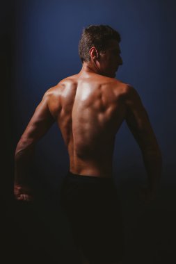 Adam gösteren spor şekil