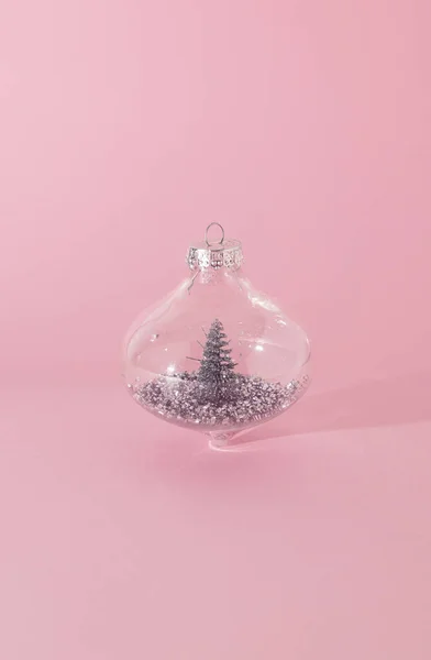 Bola Navidad Con Fondo Rosa Pastel Concepto Año Nuevo Mínimo —  Fotos de Stock