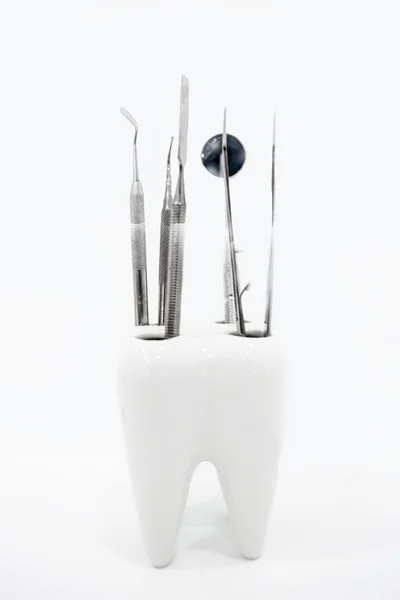 Herramientas de dentista en blanco — Foto de Stock