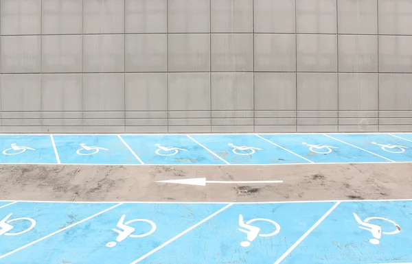 Accessibility parking lines on asphalt — Stock Photo, Image