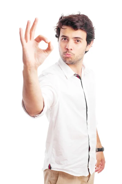 Νεαρός άνδρας δείχνει εντάξει χειρονομία σε λευκό φόντο — Φωτογραφία Αρχείου
