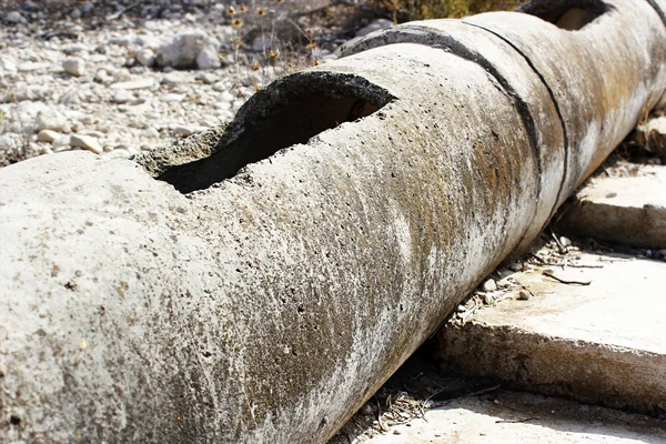 Aged and cracked concrete pipe for watering. — Stock Photo, Image