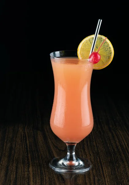 Färsk Tropisk Cocktail Vackra Soliga Stranden — Stockfoto