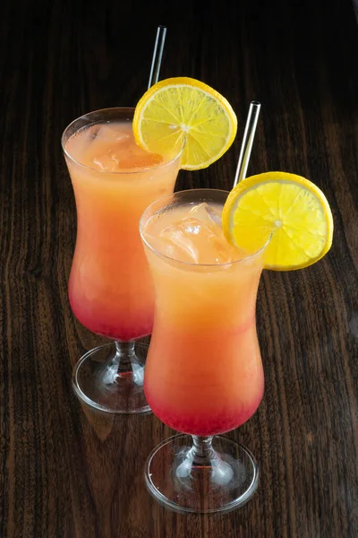 Čerstvé Tropické Koktejl Krásné Slunečné Pobřeží — Stock fotografie