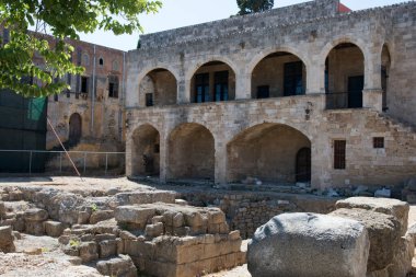 Yunanistan 'ın eski Rodos kenti Dodecanese' deki tarihi yapı ve kalıntılar