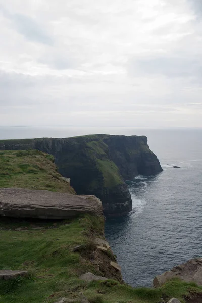 Cliffs Moher Rainy Day Green Fields Calm Water Ireland Europe — Stock Photo, Image