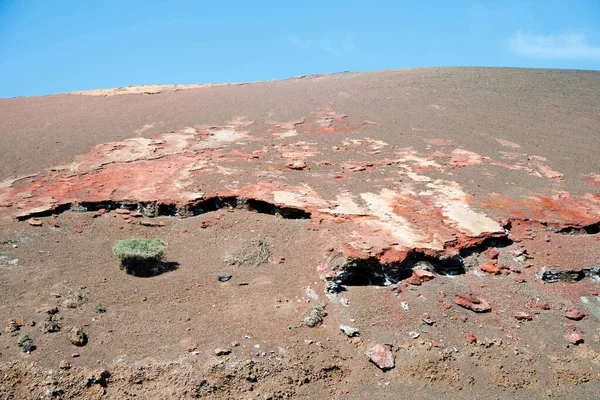 靠近兰萨罗特美丽的大自然 红色的火山岩 沙子和仙人掌 西班牙加那利群岛 — 图库照片