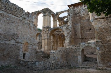 Santa Maria de Rioseco, Burgos, Merindades, İspanya ve Avrupa 'daki antik manastırın romantik kalıntıları