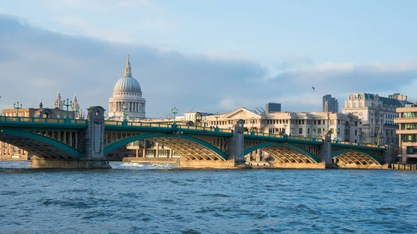 Paisaje Urbano Londres Con Ribera Puente Verde Catedral San Pablo — Foto de Stock