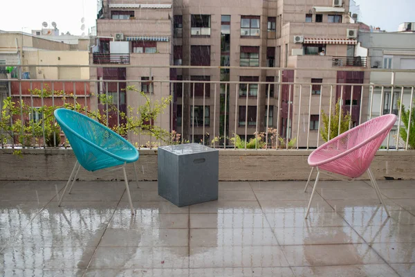 Klimaatverandering Hevige Regen Een Zomerdag Madrid Prachtig Terras Met Kleurrijke — Stockfoto