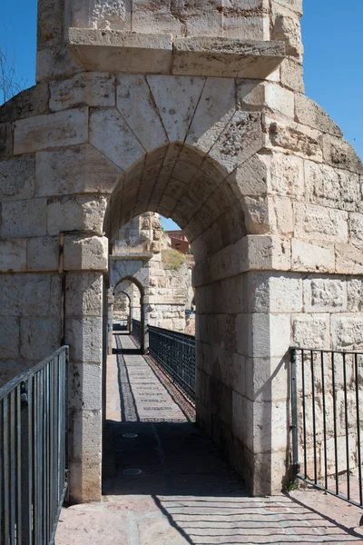 Los Arcos Acquedotto Viadotto Che Divide Tra Teruel Medievale Moderno — Foto Stock