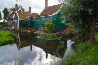 Zaandam tarihi yel değirmenleri ve ahşap evler koleksiyonuyla ünlüdür.