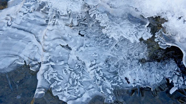 Congelado Sorprendentes Patrones Agua Hielo Río Cárpatos — Foto de Stock