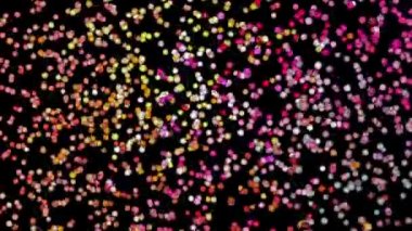 Bölgenin üzerinde sayısız küçük yuvarlak top uçuşuyordu..