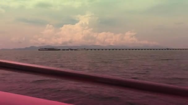 Barco Pára Resort Uma Ilha Tailândia Antes Voltar Mar Novamente — Vídeo de Stock