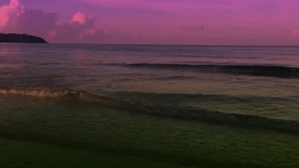 Малі Хвилі Води Постійно Рухаються Пляжу — стокове відео