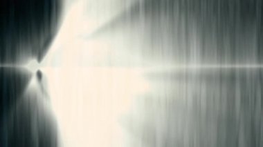 Işın sürekli yayılıyor, parlak ve güzel görünüyor..