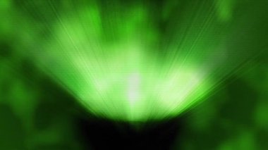 Işık huzmesi yayılır, sürekli hareket eder, parlak ve güzel görünür..