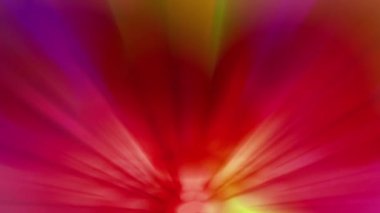 Işık huzmesi yayılır, sürekli hareket eder, parlak ve güzel görünür..