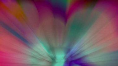 Işık huzmesi yayılır, sürekli hareket eder, parlak ve güzel görünür..