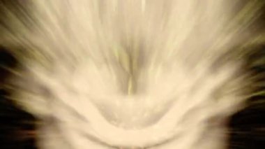 Işık huzmesi yayılır, sürekli hareket eder, parlak ve güzel görünür..