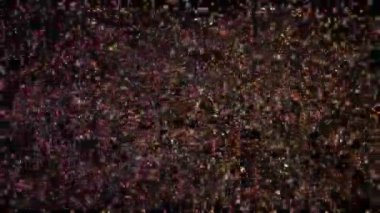 Bölgenin üzerinde sayısız küçük yuvarlak top uçuşuyordu..