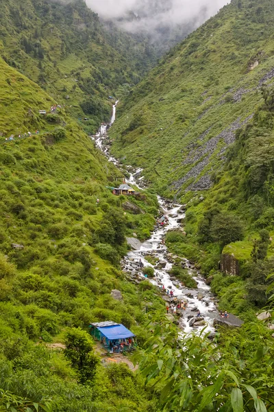 Vale verde nas montanhas indianas — Fotografia de Stock