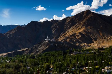 Shanti stupa leh içinde