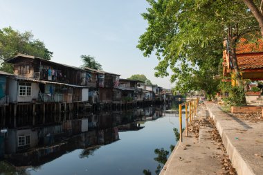1 Nisan 2015 - Lat Phrao, Bangkok: Evleri Lat Phrao cana çevresinde