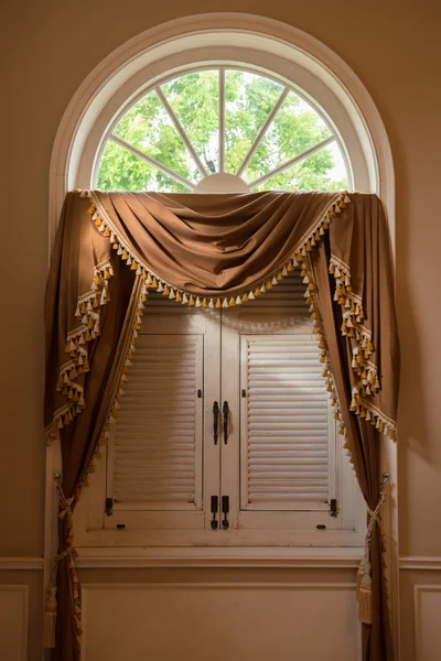 Vintage windows ile dekorasyon curtian