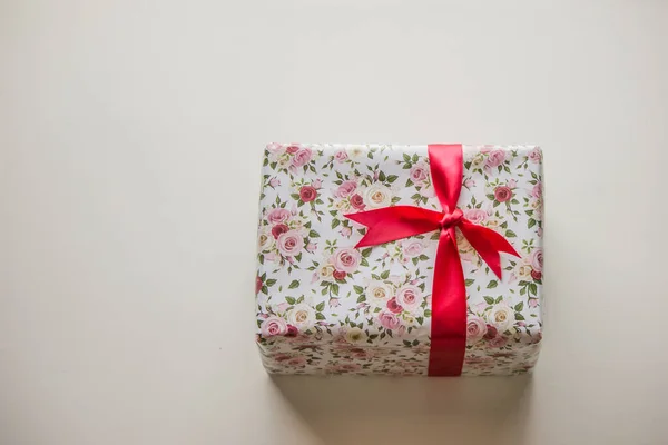 Een Handvol Geschenkdozen Zijn Leeg Een Witte Achtergrond Liefde Geschenken — Stockfoto