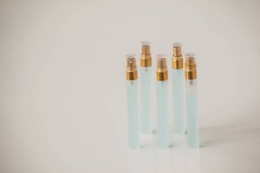 Alkol COVID 'ye karşı korur, küçük bir kısırlık ile, taşımaya elverişli..