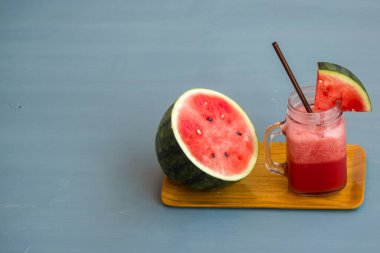 Karpuz püresi, taze ve serin, servise hazır..