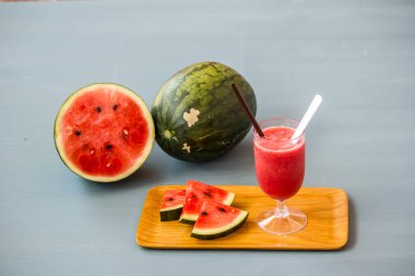 Karpuz püresi, taze ve serin, servise hazır..