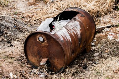 Çöp büyük yakıt tanklarıyla yakılır..