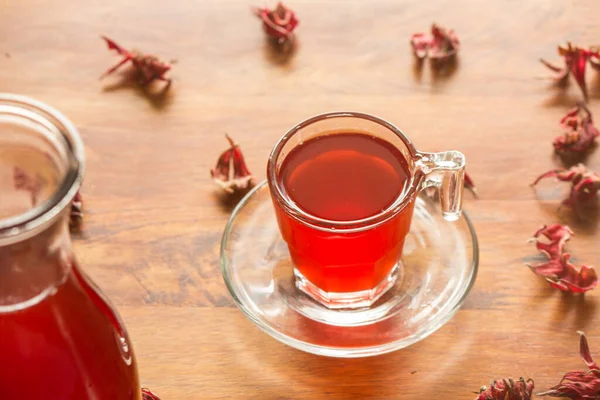 Roselle juice has a sour taste and is boiled with water. Add sugar and a little salt. Drink for good health