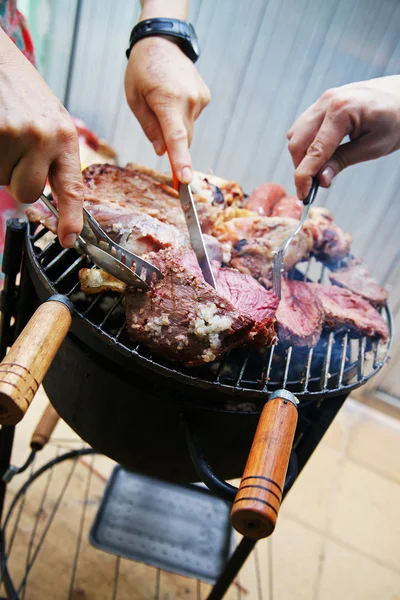 İşleme ve kesme barbekü et Telifsiz Stok Imajlar