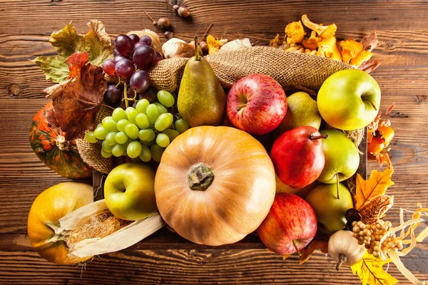  Sebze ve meyve üzerinde tablo sonbahar