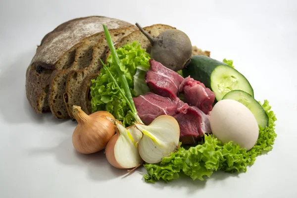 Ekmek et ve yeşillik ile