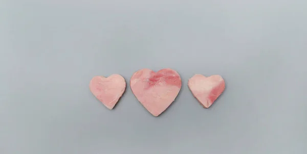 Wurstscheiben Herzform Auf Grauem Hintergrund Fastfood Konzept Zum Valentinstag Horizontales — Stockfoto