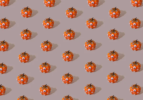 Patrón Calabaza Naranja Con Ojos Sobre Fondo Gris Concepto Halloween — Foto de Stock