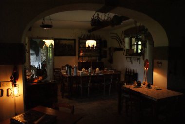 Manastır İtalya 'nın güneş ışığı bu eski manastırın yaylarını doğruluyor.