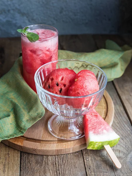 Watermalon Smoothie Pieces Watermelon Glass Green Napking Wooden Cutting Board — Stock Photo, Image